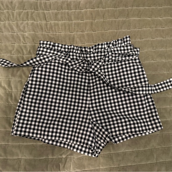 Zara Black and White Gingham High Waist Shorts with Belt - Picture 2 of 4